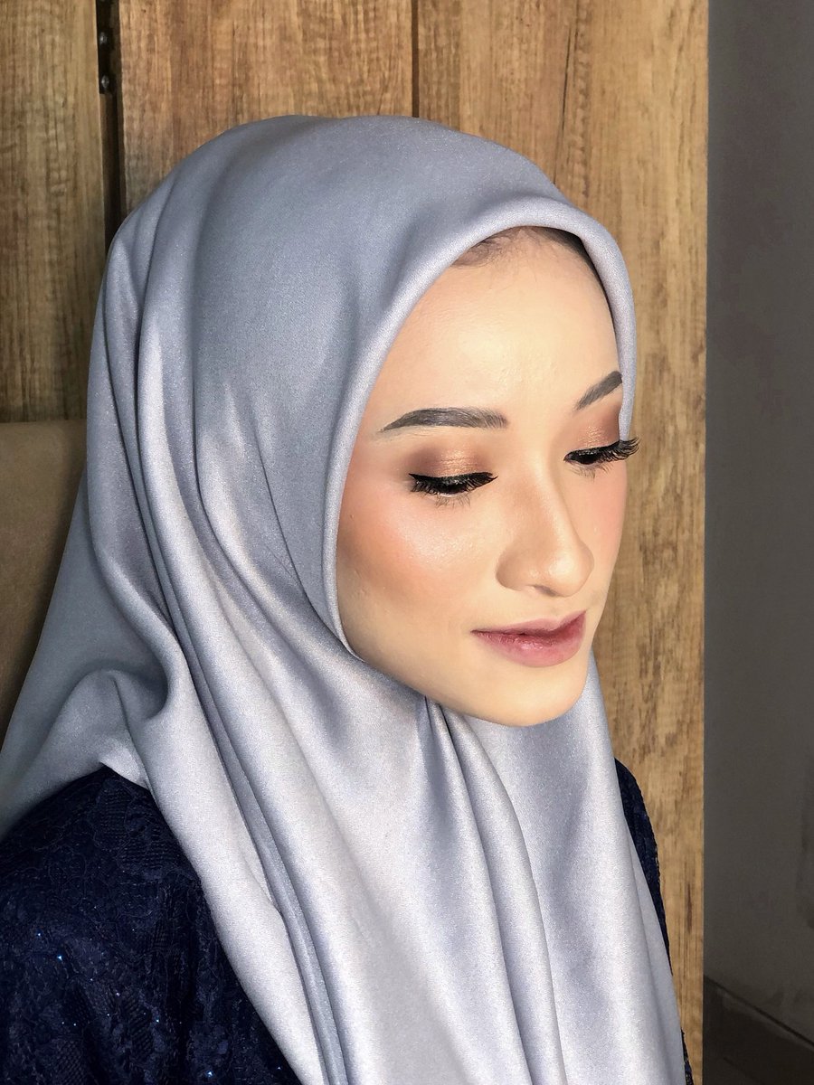 koortier's tweet photo. @undipmenfess halo kaak, boleh cek portofolio ig aku di makeupby.atirah (new acc)/makeupbyatirah. boleh tanya2 pl dulu di wa aku ya kak😊 ini bbrp hasil makeup aku yah https://t.co/XqJ0wHiXJf