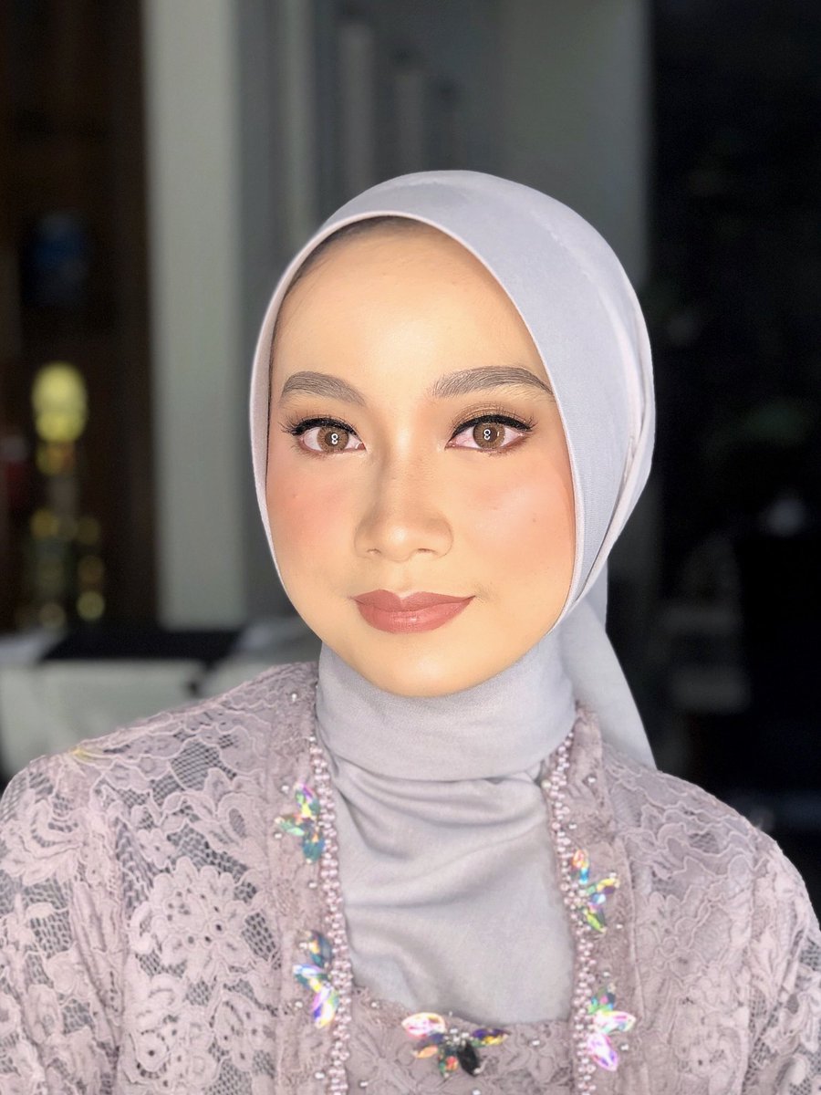 koortier's tweet photo. @undipmenfess halo kaak, boleh cek portofolio ig aku di makeupby.atirah (new acc)/makeupbyatirah. boleh tanya2 pl dulu di wa aku ya kak😊 ini bbrp hasil makeup aku yah https://t.co/XqJ0wHiXJf