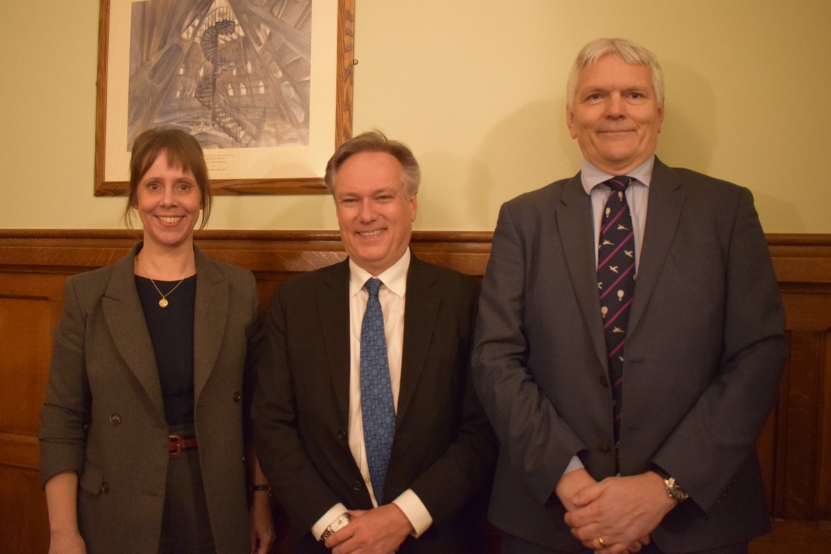 Thank you to <a href="/Airbus/">Airbus</a>, and <a href="/BristolUni/">University of Bristol</a> for joining us at our dinner event last night, chaired by <a href="/HenrySmithUK/">Henry Smith 🇬🇧</a>, where we discussed how we can ensure that UK aviation has the investment, infrastructure, innovation, and skills needed to decarbonise the industry. #IPTTransport