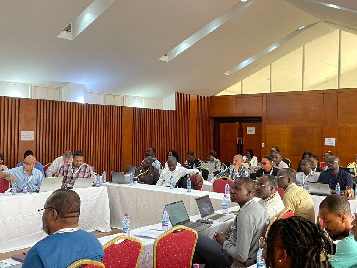 NMIMR_UG's tweet image. #Day2 of @PANGenS2023 first In-person Meeting/Genomics and Bioinformatics Training is underway.
Dr. Gerald Mboowa, Implementation Science Expert for Bioinformatics, @AfricaCDC, presenting on the Africa PGI Plan.
#Firstinpersonmeeting
#Bioinformaticstraining