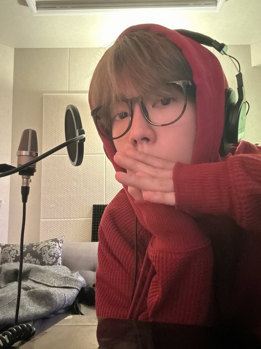 OmegaX_members's tweet photo. [#OX]

🖤🎧
눈길 조심해 포애기들 !

#OMEGA_X #오메가엑스
#정훈 #JUNGHOON https://t.co/CVRCnwAoYi