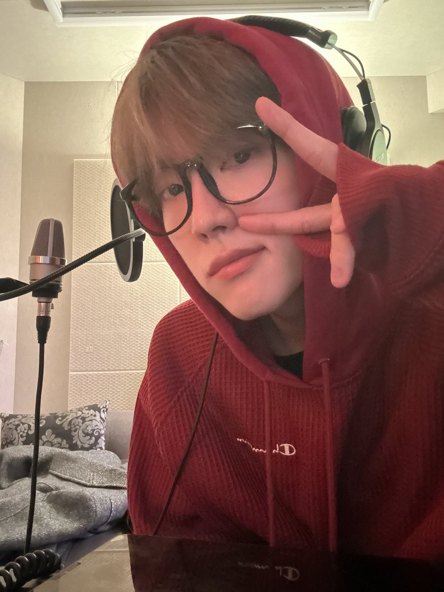 OmegaX_members's tweet photo. [#OX]

🖤🎧
눈길 조심해 포애기들 !

#OMEGA_X #오메가엑스
#정훈 #JUNGHOON https://t.co/CVRCnwAoYi