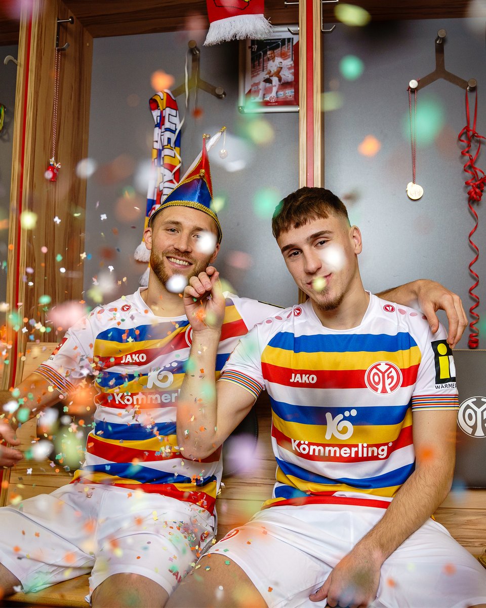 Aus Meenz ins ganze Land! ❤️🤍💙💛
#JAKO und der <a href="/1FSVMainz05/">1. FSV Mainz 05</a> präsentieren das neue Fastnachtstrikot 2024🎉
#weareteam #mainz05 #trikot #fastnacht