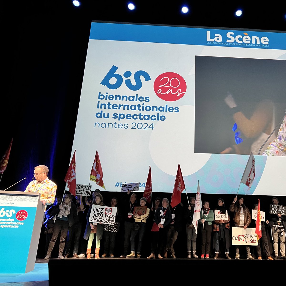 Mme Dati absente de la biennale du spectacle vivant (théâtre, danse, musique, arts de la rue, cirque, …) qui se réunit à Nantes. 

Première fois en 20 ans que le/la Ministre de la Culture ne vient pas. 

Trop occupée à faire campagne pour la Mairie de Paris sur les plateaux TV ?