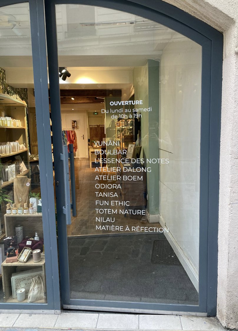 FunEthic's tweet image. Très heureux de vous partager en ce début d&apos;année quelques images du concept store YUNANI qui se trouve à 26 rue Louis Paufique, Lyon2, avec les produits #FUNETHIC ❤️