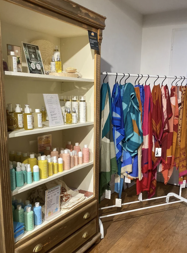 FunEthic's tweet image. Très heureux de vous partager en ce début d&apos;année quelques images du concept store YUNANI qui se trouve à 26 rue Louis Paufique, Lyon2, avec les produits #FUNETHIC ❤️