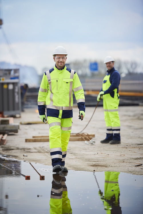 Dynamic Reflect de #Mewa : #vêtementsdesignalisation offrant une visibilité et une flexibilité maximales. #workwear #vêtementsdetravail