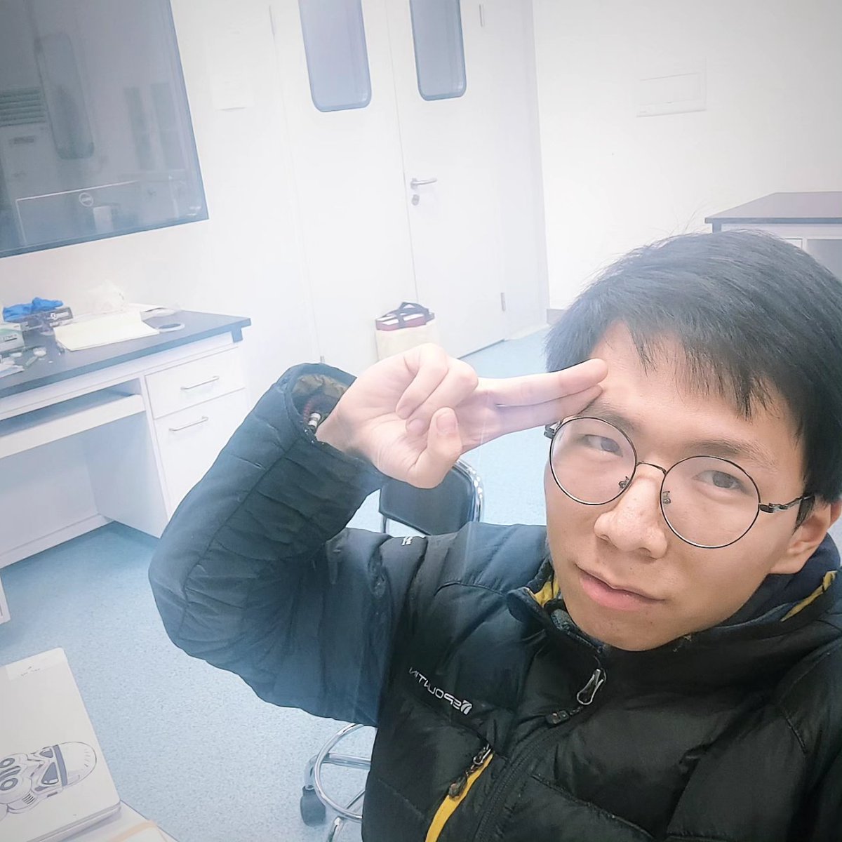 JamieChen233's tweet photo. Being crazy during the most boring lab work💀💀💀 https://t.co/NDpIyuC2zA