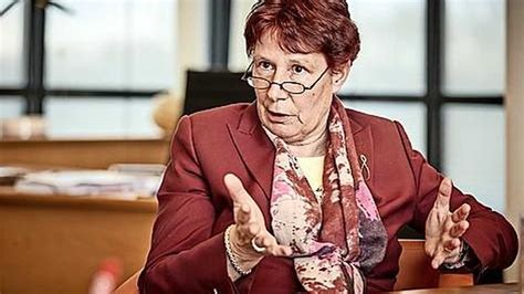 G11Sven's tweet photo. 1/2 Marjan #freeweefster Kaljouw
Vm. vz. @Zorgautoriteit🚩, medio 2023 @EersteKamer🚩 #VVD🚩 & vz. #CollegeSaneringZorginst.🚩. Drukte samen met @EricvdBurg🚩 de #Spreidingswet door🚩! MtF: '🍊' lintje. #Shill.
#PiramidHands
#ThinkPose
#MrsDoubtfire MtF
#Treason spreidingswet https://t.co/HdmSh9aZms
