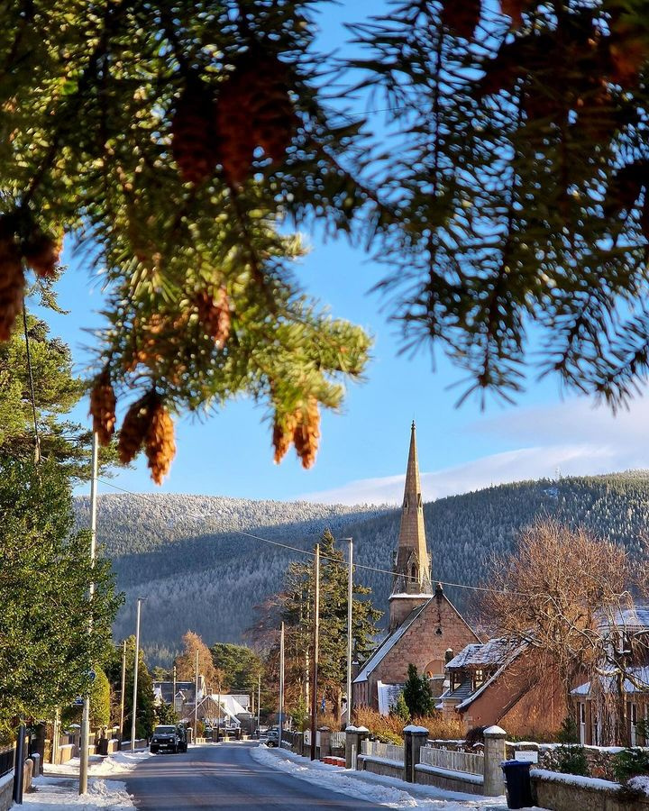 Beautiful Ballater Village is an hour's drive inland (when the roads are clear of snow❄️)

Image via @visitabdn instagram.com/darrochlearg/
#VisitABDN #BeautifulABDN #VisitScotland #RoyalDeeside #Aberdeenshire #cairngorms