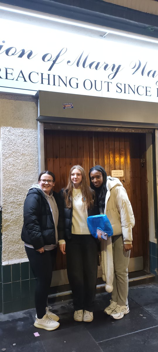 StMauriceRE's tweet photo. A bitterly cold Tuesday evening, but these girls were out at the Wayside Club, providing warm food and drink to the vulnerable in Glasgow. Well done girls! Especially Leah who was celebrating her 17th birthday! @St_Maurice_High #caritas #lovingservice #loveyourneighbour https://t.co/ddaHFqwvaX