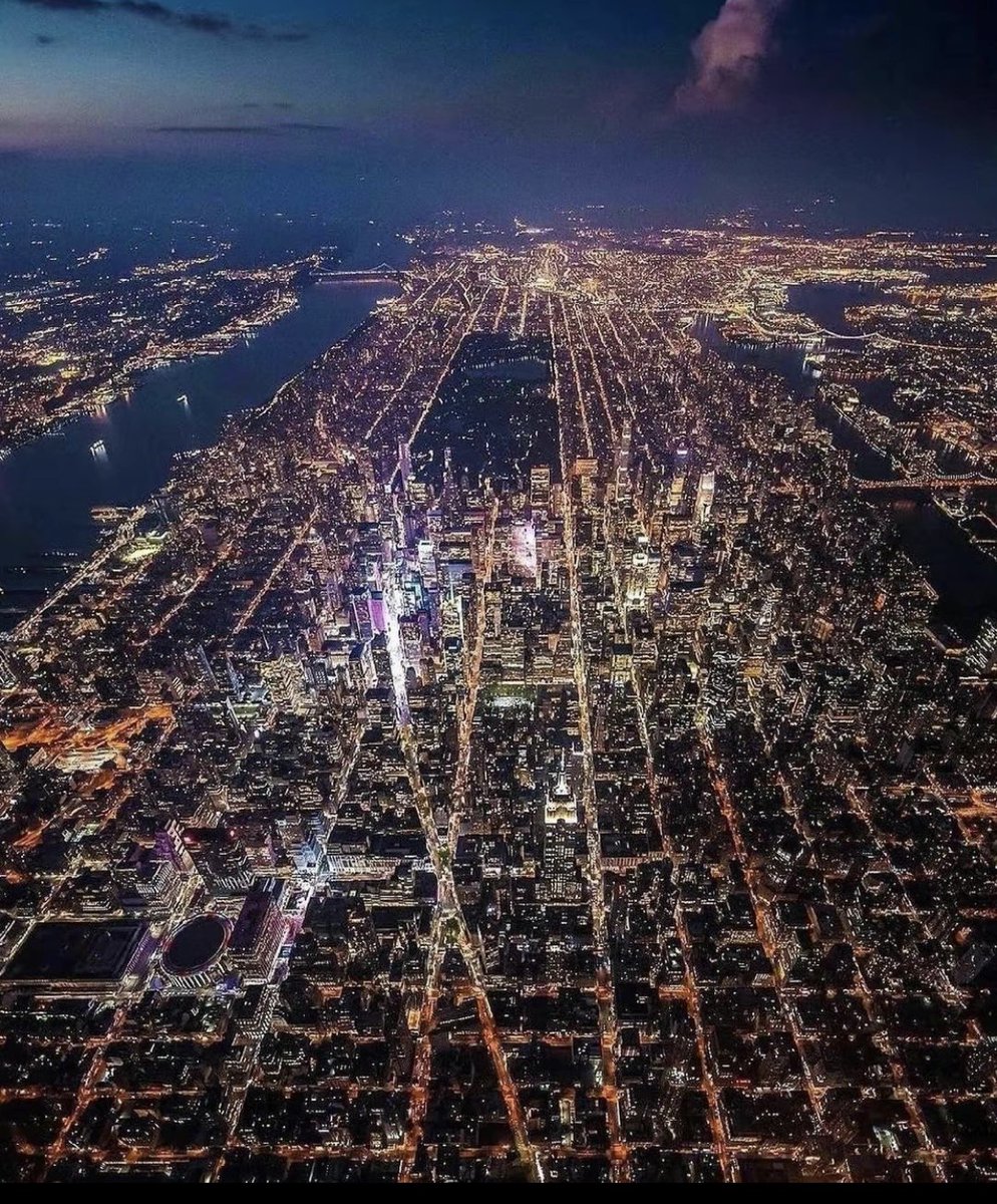 Dat6man's tweet photo. the beautiful of NYC 😍 https://t.co/tCWWWK0I6Q