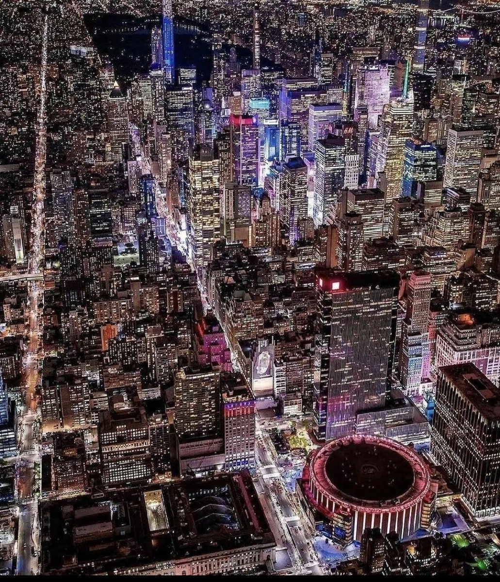 Dat6man's tweet photo. the beautiful of NYC 😍 https://t.co/tCWWWK0I6Q
