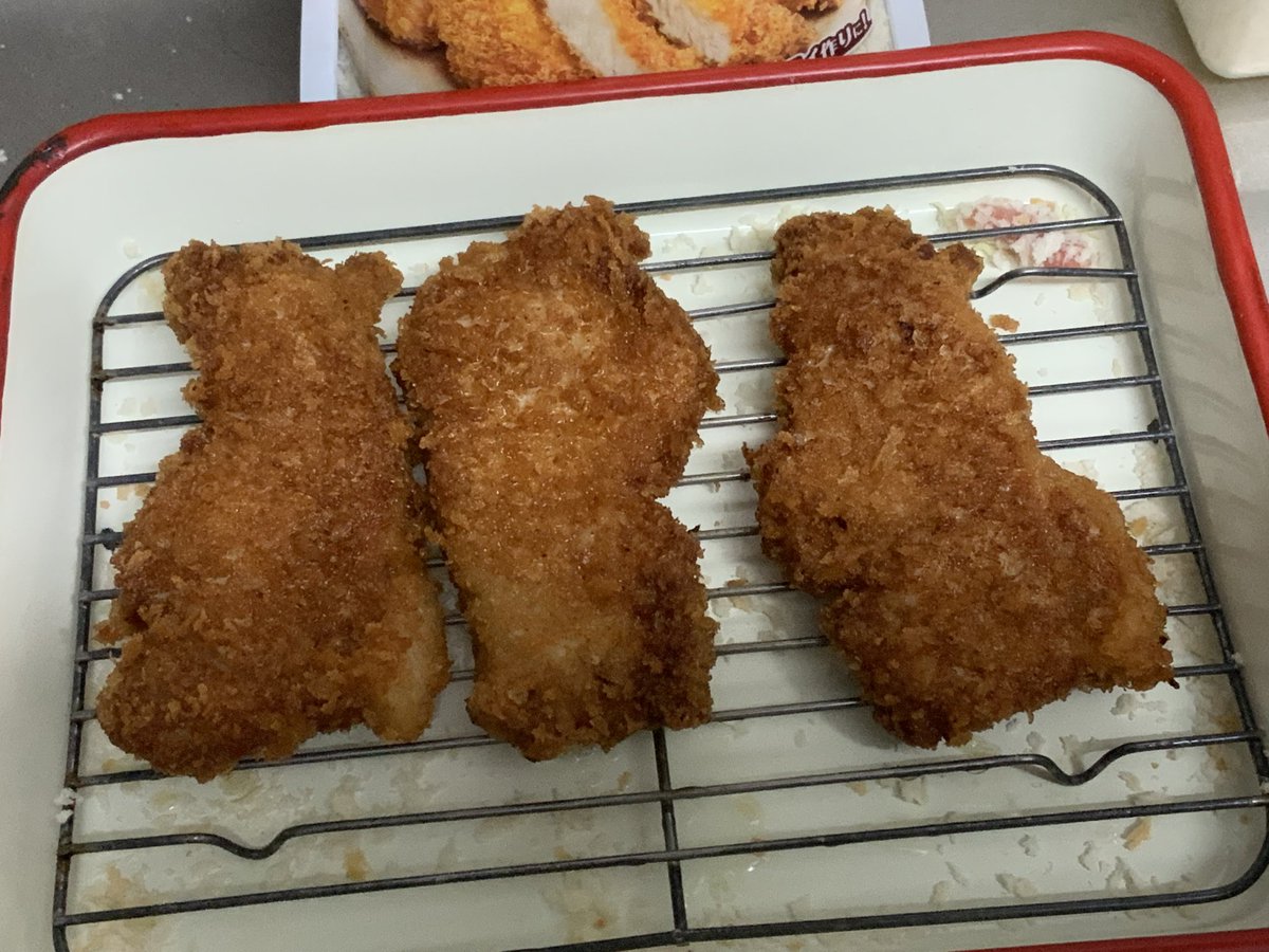 aebafuti's tweet photo. 綺麗な衣してんだろ……小麦粉も卵も要らないんだぜこれ…… https://t.co/LHIVKS9KGq