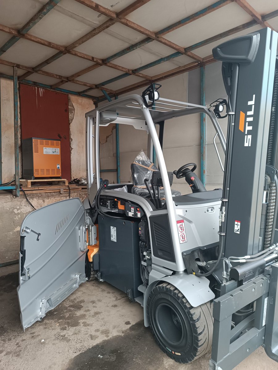 MarocStill's tweet photo. Qui peut rivaliser ?

Chariot élévateur électrique frontal STILL RX 60-30/600 équipé d'un tablier large KAUP 

La puissance de la manutention

https://t.co/nZjoLkXWqk https://t.co/urWi38TMne
