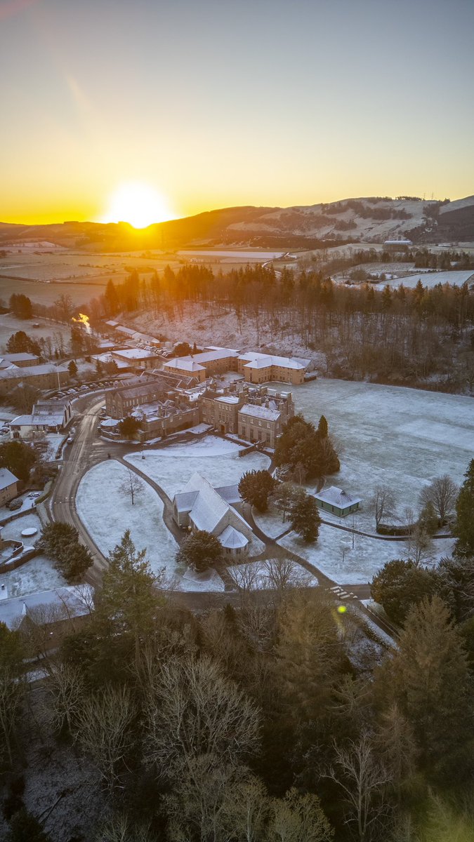 StrathallanSchl's tweet photo. Good morning Scotland 🏴❄️😍
#ScotlandIsCalling #StrathFamily #BeyondBoarding https://t.co/3pdvFchFBa