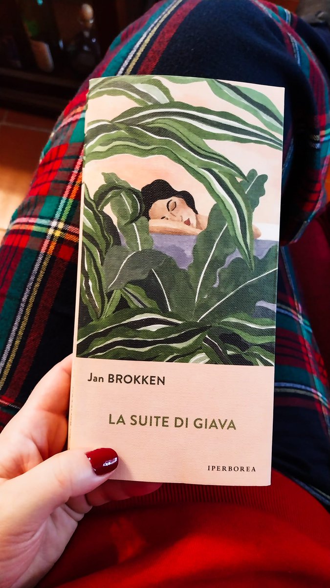 Ne “La suite di Giava” (@IperboreaLibri) Jan Brokken compie un viaggio esistenziale, si mette sulle tracce del passato dei suoi genitori, dopo il trasferimento nelle Indie: un’avventura inebriante ma anche dolorosa per la coppia... Scrive @PaolaZoppiPhoto lucialibri.it/2024/01/17/bro…