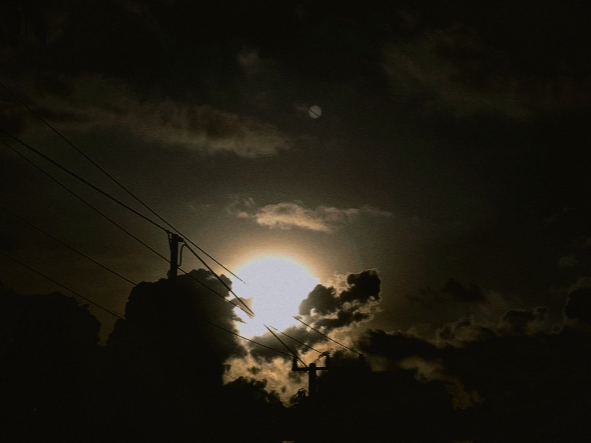 Senja11716367's tweet photo. the sun is beautiful isn't it? https://t.co/6z56MXAxTA