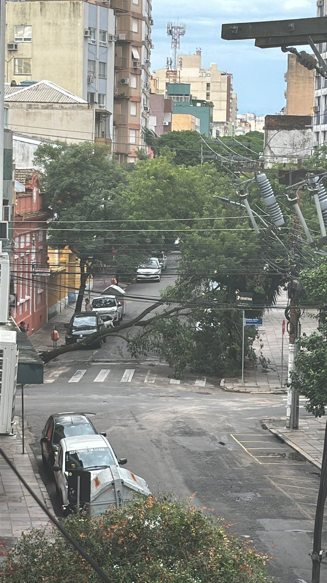 gui_simoes's tweet photo. @guimilman @gzhdigital R. Demetrio Ribeiro com Espirito Santo também https://t.co/Qe2PomDmpg