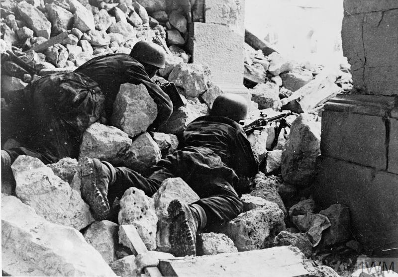 🇮🇹 It was on this day in 1944 that the Allied forces launched their first assault on Monte Cassino, Italy, a key stronghold on the Gustav Line.

📷 Second Phase 15 February - 10 May 1944: Two German paratroopers fighting among the ruins of the Monastery.

© Imperial War Museum
