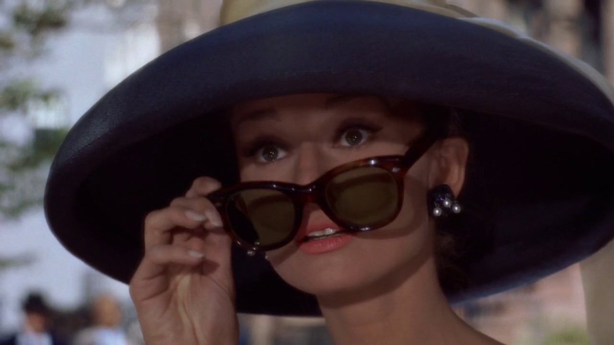 TheCinesthetic's tweet photo. breakfast at tiffany’s (1961) dir. blake edwards https://t.co/T31D9PSLNV