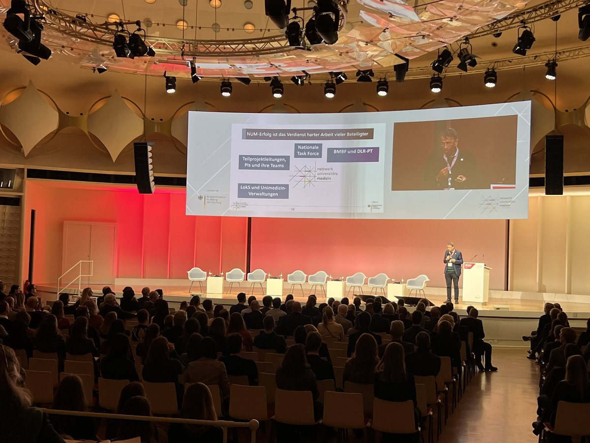 seseberlin's tweet photo. #NUMCon24 von Prof Kroemer in Berlin eröffnet. @TMF_eV nimmt teil und unterstützt die Vernetzung der Universitätsmedizin im #NUM. Wichtige gemeinsame Aktivitäten sind in den letzten 4 Jahren angelaufen, insbes. die Kooperation zwischen @MII_Germany und @num_forschung. @BMBF_Bund https://t.co/8Eq15doKRu