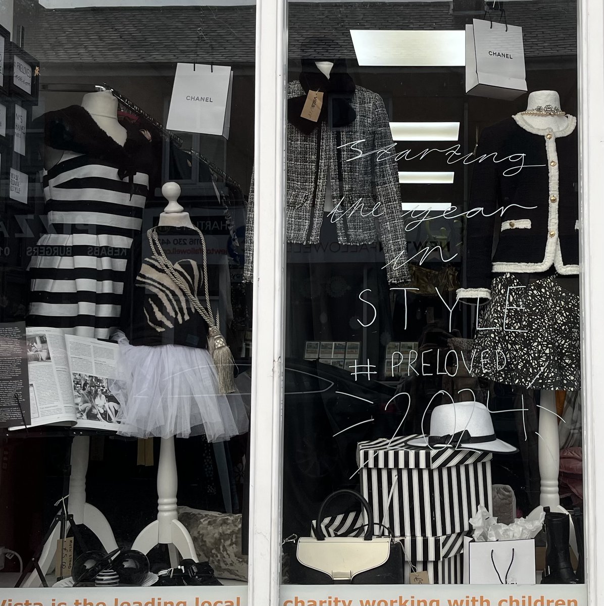 VistaLeicester's tweet image. Our Rothley charity shop team has turned their window display into a stunning monochrome masterpiece! Make sure you pop in Tuesday - Saturday, 9:00 am - 4:00 pm! To contact the shop, call 0116 237 4430. #PrelovedStyle #SustainableFashion