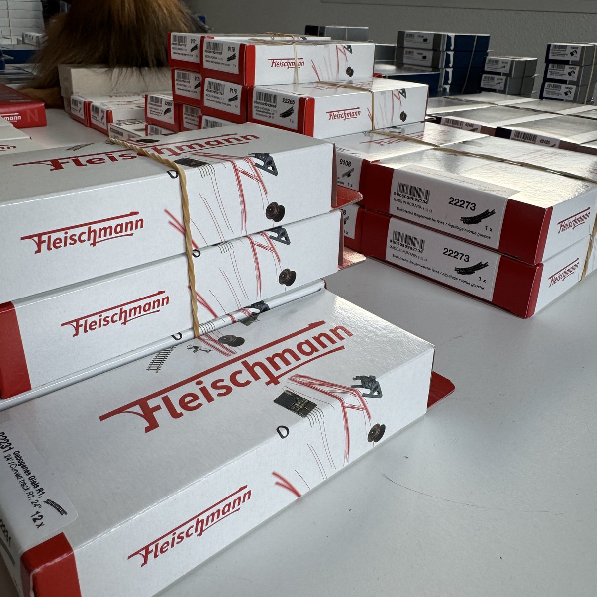 JModelisme's tweet photo. 🚂✨ Arrivage de rails Roco & Fleischmann !
Découvrez-les ici : https://t.co/hH4CKdFHK7
🛤️ Agrandissez votre réseau miniature grâce à ces voies ferrées de qualité.
🤔 Et vous, vous êtes plutôt HO ou N ?
#roco #fleischmann #scaleho #modelisme #trainminiature https://t.co/ClMudPWinK