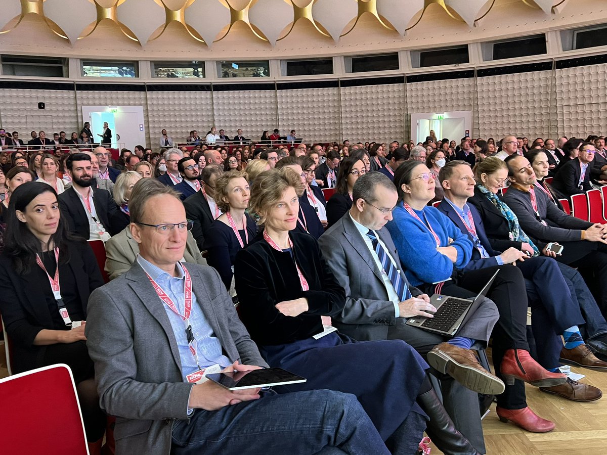 MichaelReiterPR's tweet photo. #NUMCon24, Eröffnung Heyo Kroemer: Von der Ad-hoc-Projekteinrichtung in der Pandemie 2020 zum erfolgreichen Forschungsalltag, koordiniert durch @ChariteBerlin ➡️ jetzt soll #NUM eine eigene Rechtspersönlichkeit erhalten https://t.co/QuACXiwTIi