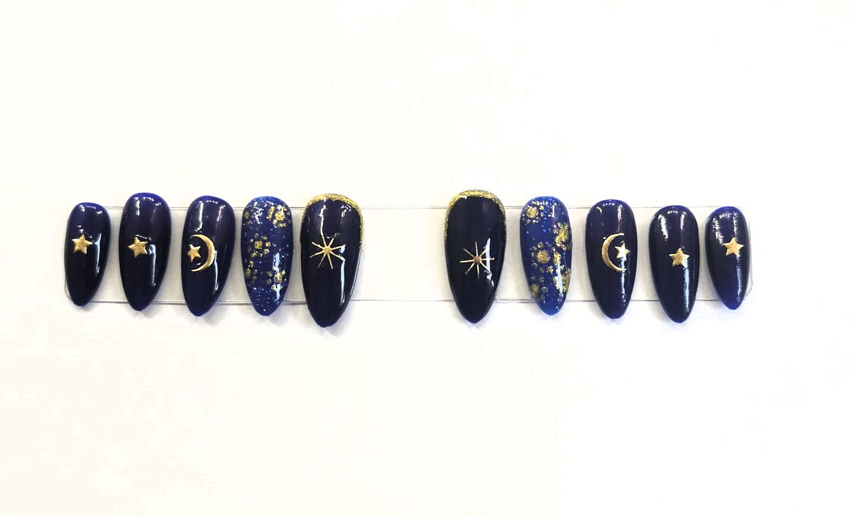 BoxOlives's tweet photo. Excited to share the latest addition to my #etsy shop: Dark Blue and Gold Moon Stars Press On Nails https://t.co/KV8ZnW9Cel #blue #pressonnails #pressonnailset #falsenails #handpainted #madeinuk #customnails #giftsforher #blueandgoldnails https://t.co/d988tw4YQF