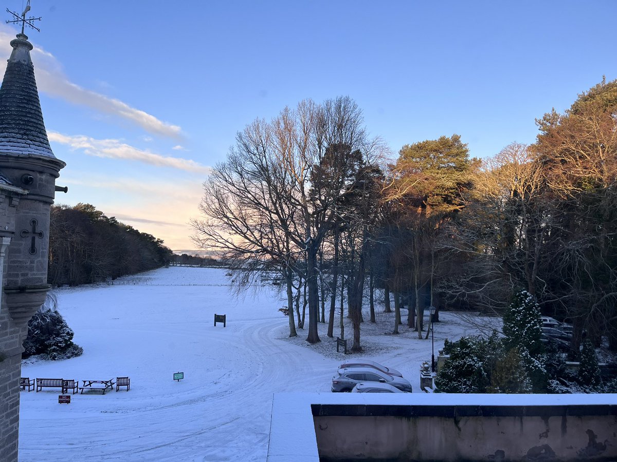 AlisonEntEv's tweet photo. #SEEUHI2024 remember last year when it snowed so much our #SEE programme #staffDev was postponed .. here we go again #Snow but everyone here !! #hereWeGo https://t.co/2Bldj5NejC