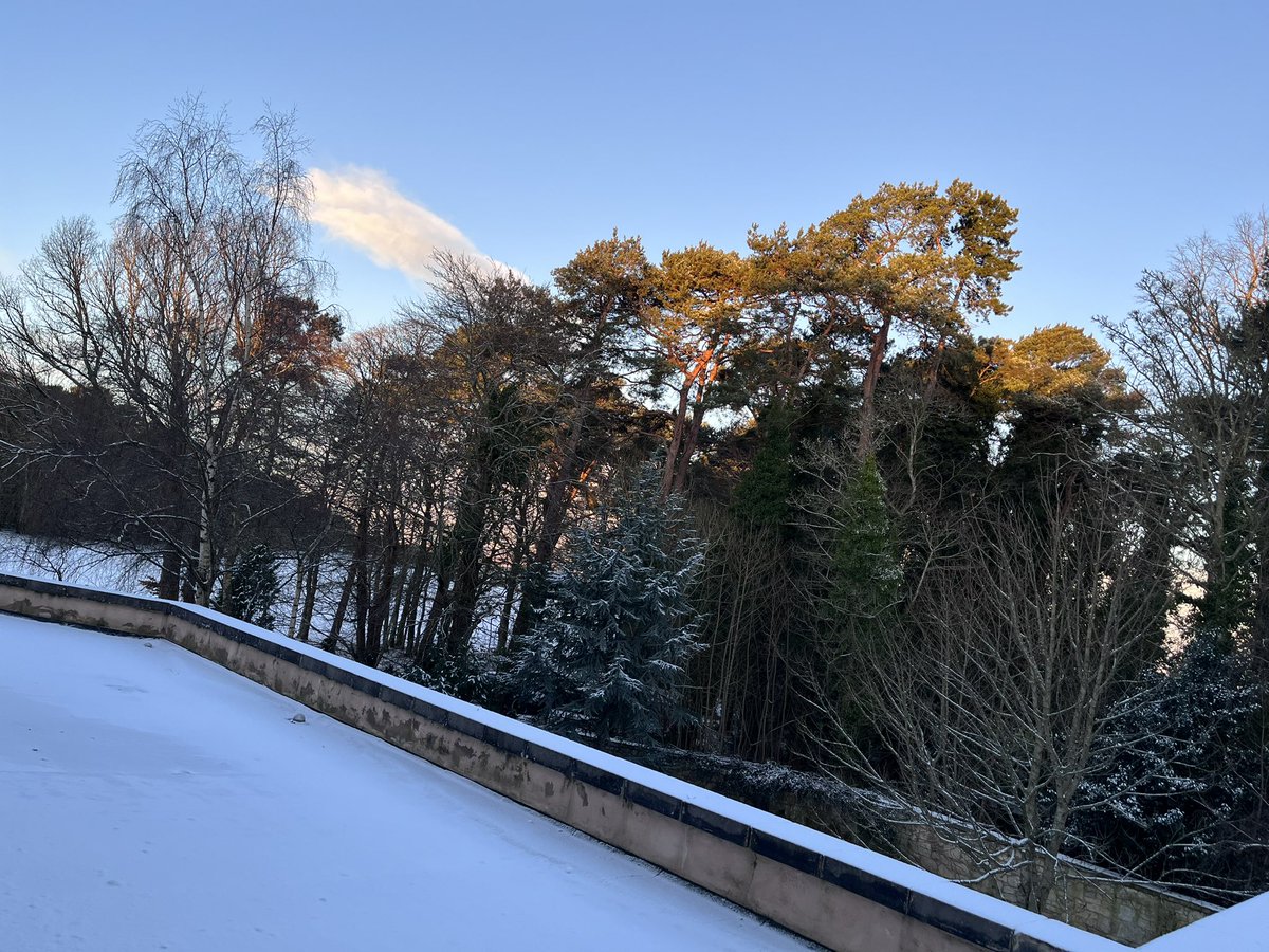 AlisonEntEv's tweet photo. #SEEUHI2024 remember last year when it snowed so much our #SEE programme #staffDev was postponed .. here we go again #Snow but everyone here !! #hereWeGo https://t.co/2Bldj5NejC