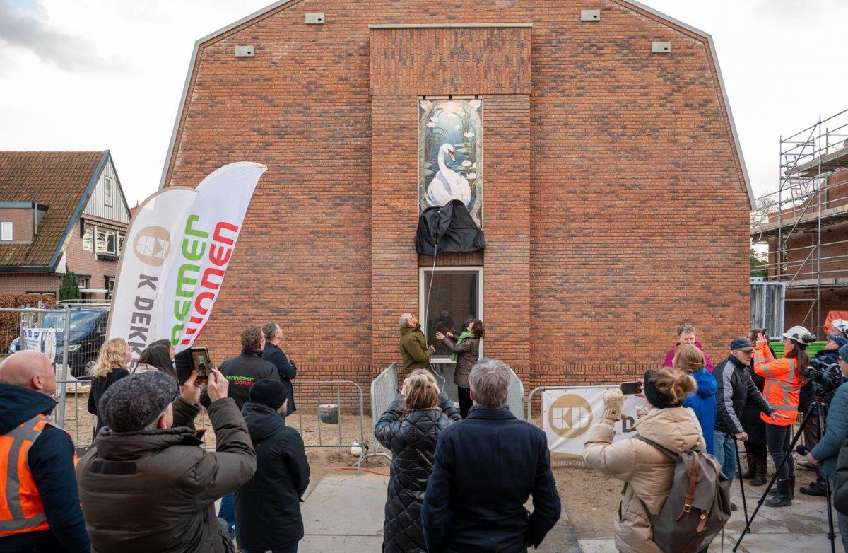 🛠 Sloop en vervangende nieuwbouw van 54 sociale huurwoningen in Uitgeest naderen afronding🏡. Na de sloop van de oude woningen zijn weer 54 nieuwe sociale huurwoningen teruggebouwd op de locatie J.E. de Witstraat, Middelweg en Hogeweg in #Uitgeest. #eenthuisvooriedereen