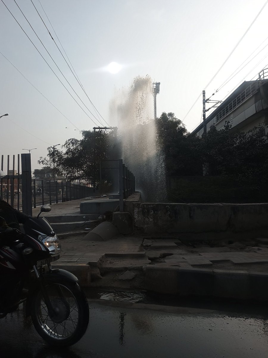 LivingArtTrust's tweet photo. WL-1
Pipe line leaked near jahangir Puri @DelhiJalBoard
@dtptraffic
@DelhiPolice
@DelhiPwd
Time 3.30pm 
Date -17/01/24 Wednesday 
Google Location - https://t.co/N74RoDcA5M
Plz take immediate steps.. https://t.co/7rGpdi5965