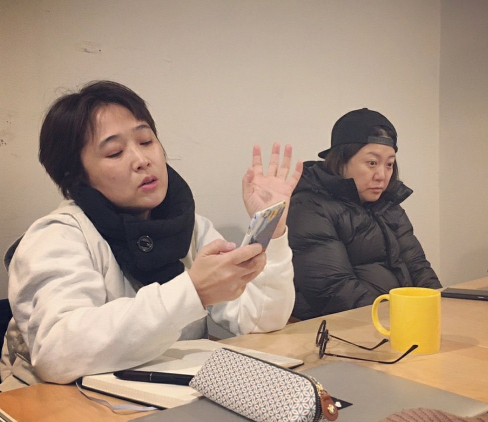 8LEEMARK's tweet photo. 마크랑 천러 이 구도 개웃기다 진짜 
송은이랑 김숙 상태임 https://t.co/xMADg8E6kw