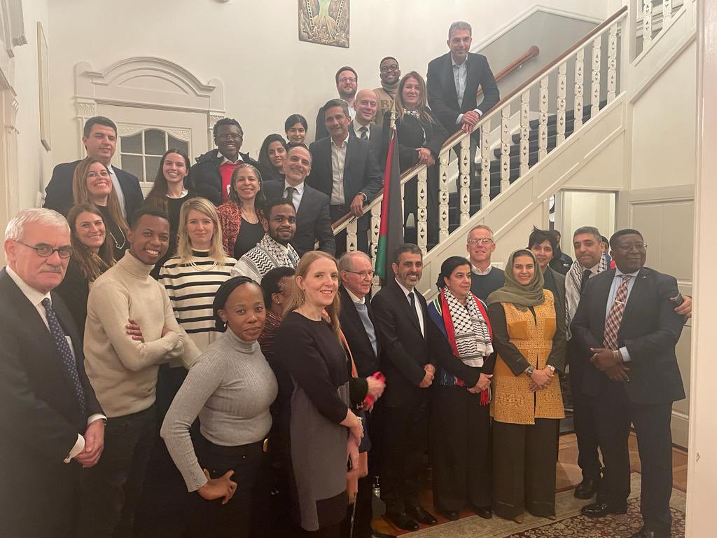 Last Friday, we were honored to host the South African legal and political team at our Mission. 🇿🇦 🇵🇸 Our official Palestinian delegation and the Arab Ambassadors to the Netherlands welcomed the distinguished members and, 1/2