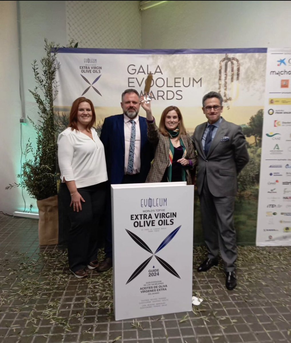 Muy orgullosos del trabajo por la calidad de nuestros socios que son sus AOVEs con sello #igpaceitedejaen destacan en <a href="/evooleum/">Evooleum</a> El mejor Picual del mundo es <a href="/CamposdeBiatia/">Campos de Biatia AOVE</a> 
Felicidades a todos <a href="/puertalasvillas/">Puerta De Las Villas</a> <a href="/aoveciudaddjaen/">AoveCiudaddeJaén</a> <a href="/CortijolaTorre/">Cortijo la Torre</a> 💚🙌