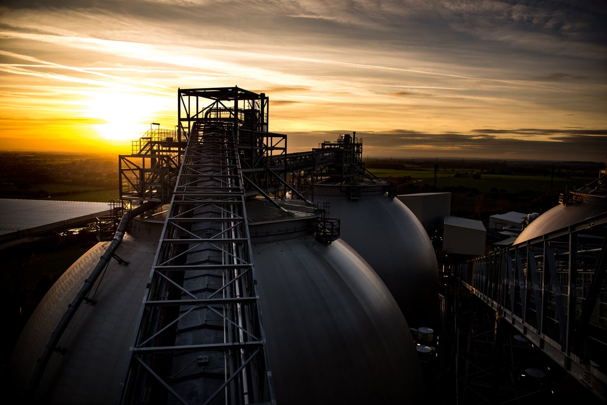 HumberFreeport's tweet photo. An important announcement for the Humber as @DraxGroup secures Government approval for carbon capture and storage technology.

A major investment and commitment to decarbonising the Humber industrial cluster.

Read more @insideryorks 👇

https://t.co/d26XdaP71b

#HumberFreeport https://t.co/PbgKaTTbCc