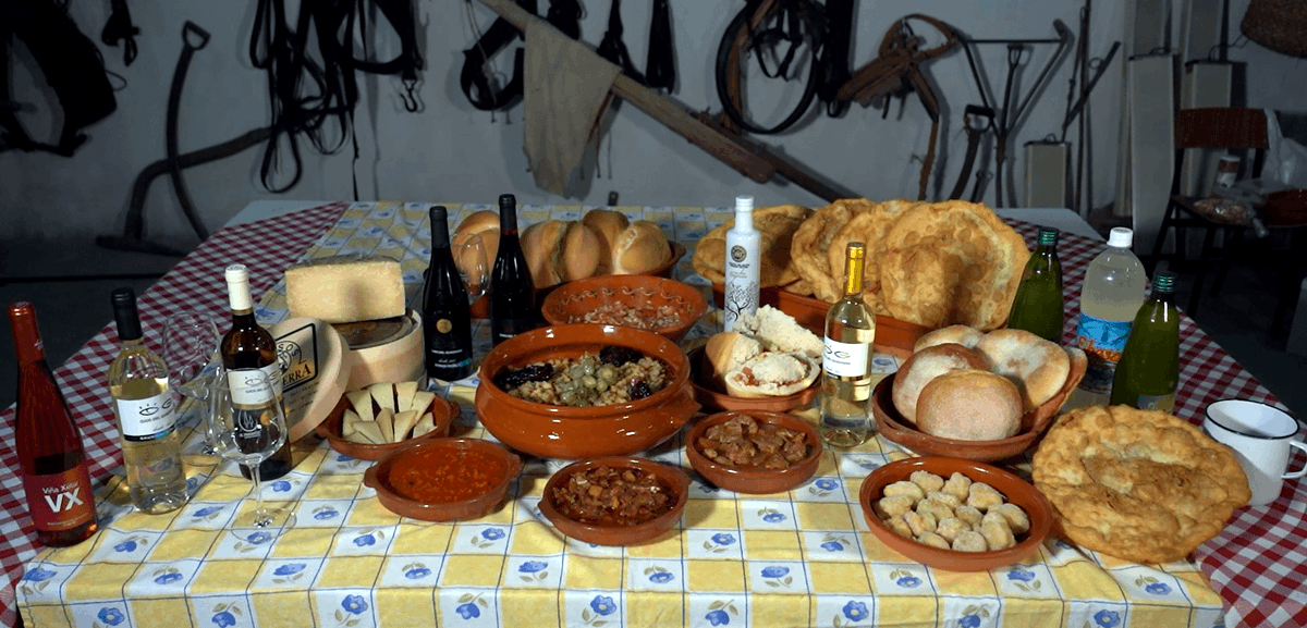 GabinMultimedia's tweet photo. 🍲La rica #gastronomía y #agroalimentación 🧀🍷 de #VillarrubiadelosOjos protagonizará la participación de la localidad en @fitur_madrid 👇
https://t.co/JR97L6CKTz https://t.co/hfAVcxDyGA