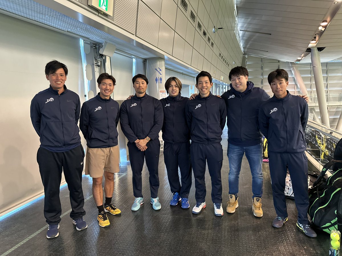 systc2017's tweet photo. テニス日本リーグセカンドステージ
本日のJR北海道戦 2-1で勝利！
S1 堀江vs矢部 6-1 6-4
S2 小暮vs合田 2-6 2-6
D 田代、有村vs小林、合田 6-4 2-6 10-8

明日以降は楠神親分によるライブ配信復活！！
応援よろしくお願い致します！
ライブ配信 九州電力戦 9:10-
https://t.co/IRylyX28i7 https://t.co/TUT4me7ZMf