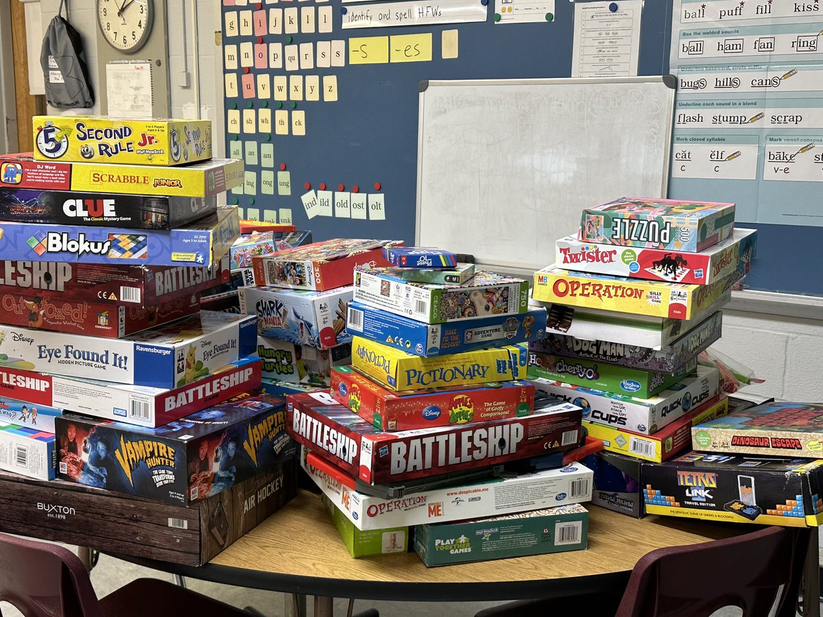 TManganelliKPSD's tweet image. Community Partnerships students are gearing up to deliver 69 games to classrooms within the next week. Our Google Sheet master list is complete and ready for teacher sign-ups ✅ #MaterialReuse #Sustainability @KeyportSchools @KeyportCentral