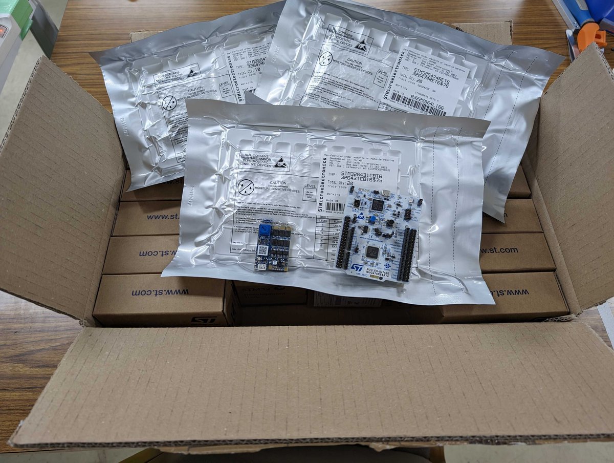 kitrobocon's tweet image. STMicrolectronics(@ST_World) 様より追加の支援品が届きました。
ご支援ありがとうございます!
この支援を活かして、さらに技術を磨けるよう努力していきます!
#ロボコン
#STMicroelectronics