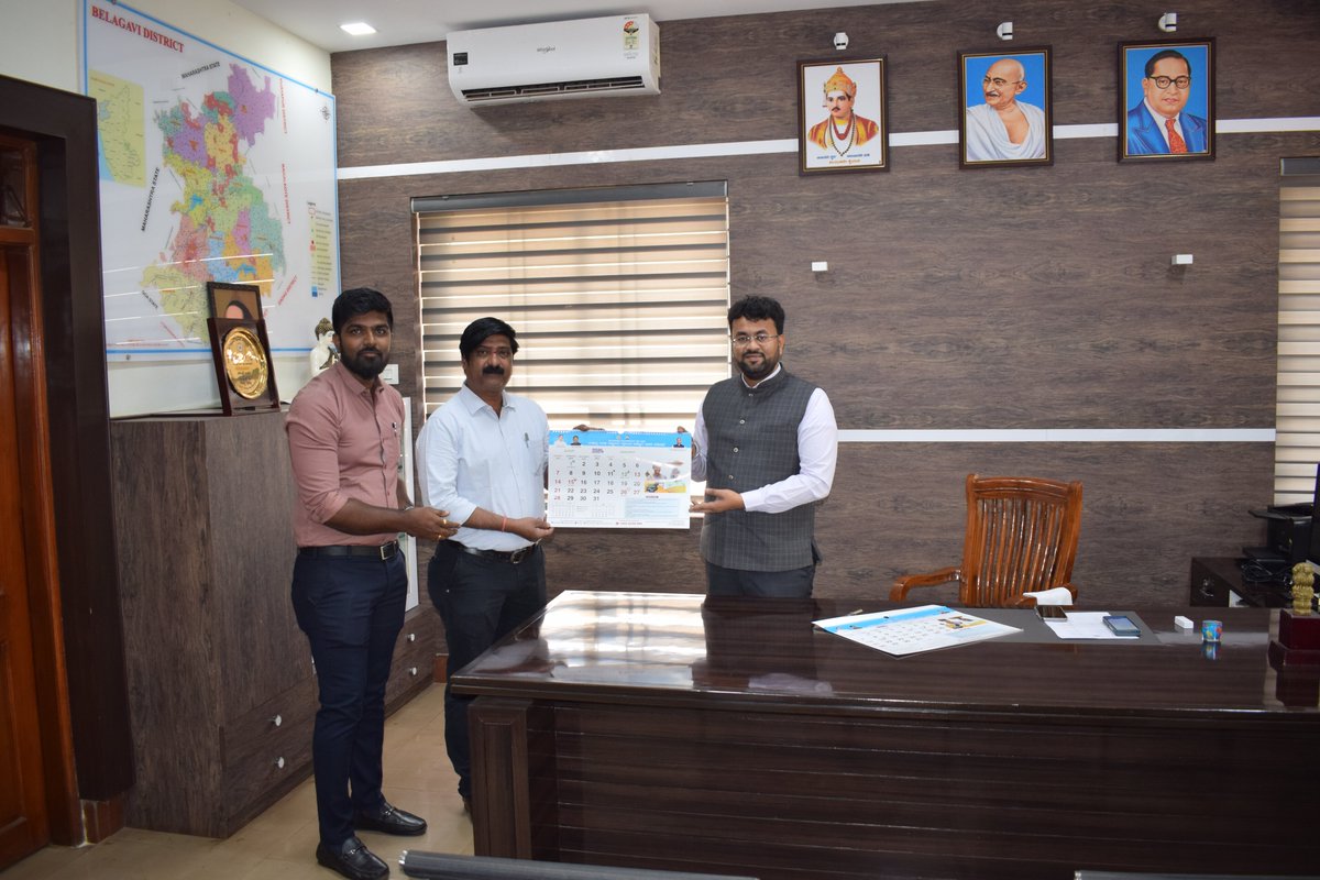 MgnregsB's tweet photo. ಮಾನ್ಯ ಮುಖ್ಯ ಕಾರ್ಯನಿರ್ವಾಹಕ ಅಧಿಕಾರಿಗಳಾದ ಶ್ರೀ ರಾಹುಲ ಶಿಂಧೆ (ಭಾ.ಆ.ಸೇ) ರವರು ಮಹಾತ್ಮ ಗಾಂಧಿ ನರೇಗಾ ಯೋಜನೆಯ ನೂತನ ವರ್ಷ2024ರ ಕ್ಯಾಲೆಂಡರ್ ಬಿಡುಗಡೆ ಮಾಡಿದರು.

ಯೋಜನಾ ನಿರ್ದೇಶಕರಾದ ಶ‍್ರೀ ರವಿ ಬಂಗಾರೆಪ್ಪನವರ  ಹಾಗೂ ಸಿಬ್ಬಂದಿಗಳು ಈ ಸಂದರ್ಭದಲ್ಲಿ ಉಪಸ್ಥಿತರಿದ್ದರು. https://t.co/HILBezMwjl