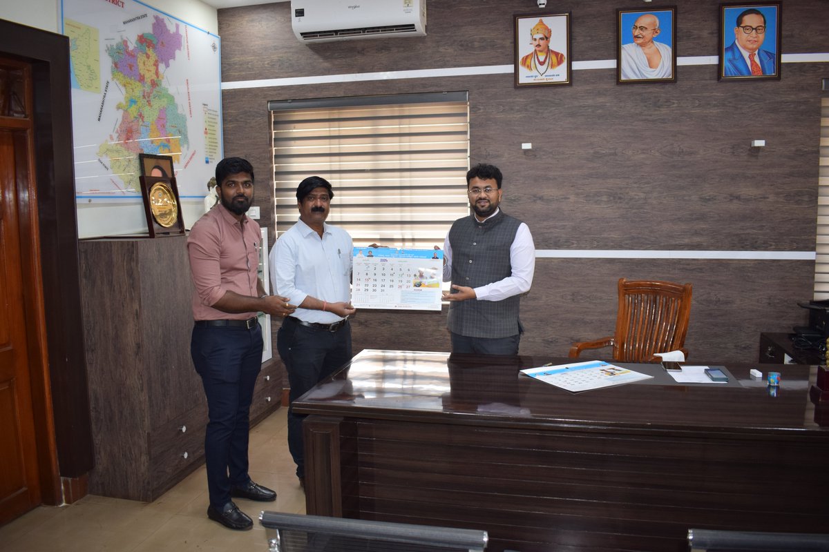 MgnregsB's tweet photo. ಮಾನ್ಯ ಮುಖ್ಯ ಕಾರ್ಯನಿರ್ವಾಹಕ ಅಧಿಕಾರಿಗಳಾದ ಶ್ರೀ ರಾಹುಲ ಶಿಂಧೆ (ಭಾ.ಆ.ಸೇ) ರವರು ಮಹಾತ್ಮ ಗಾಂಧಿ ನರೇಗಾ ಯೋಜನೆಯ ನೂತನ ವರ್ಷ2024ರ ಕ್ಯಾಲೆಂಡರ್ ಬಿಡುಗಡೆ ಮಾಡಿದರು.

ಯೋಜನಾ ನಿರ್ದೇಶಕರಾದ ಶ‍್ರೀ ರವಿ ಬಂಗಾರೆಪ್ಪನವರ  ಹಾಗೂ ಸಿಬ್ಬಂದಿಗಳು ಈ ಸಂದರ್ಭದಲ್ಲಿ ಉಪಸ್ಥಿತರಿದ್ದರು. https://t.co/HILBezMwjl