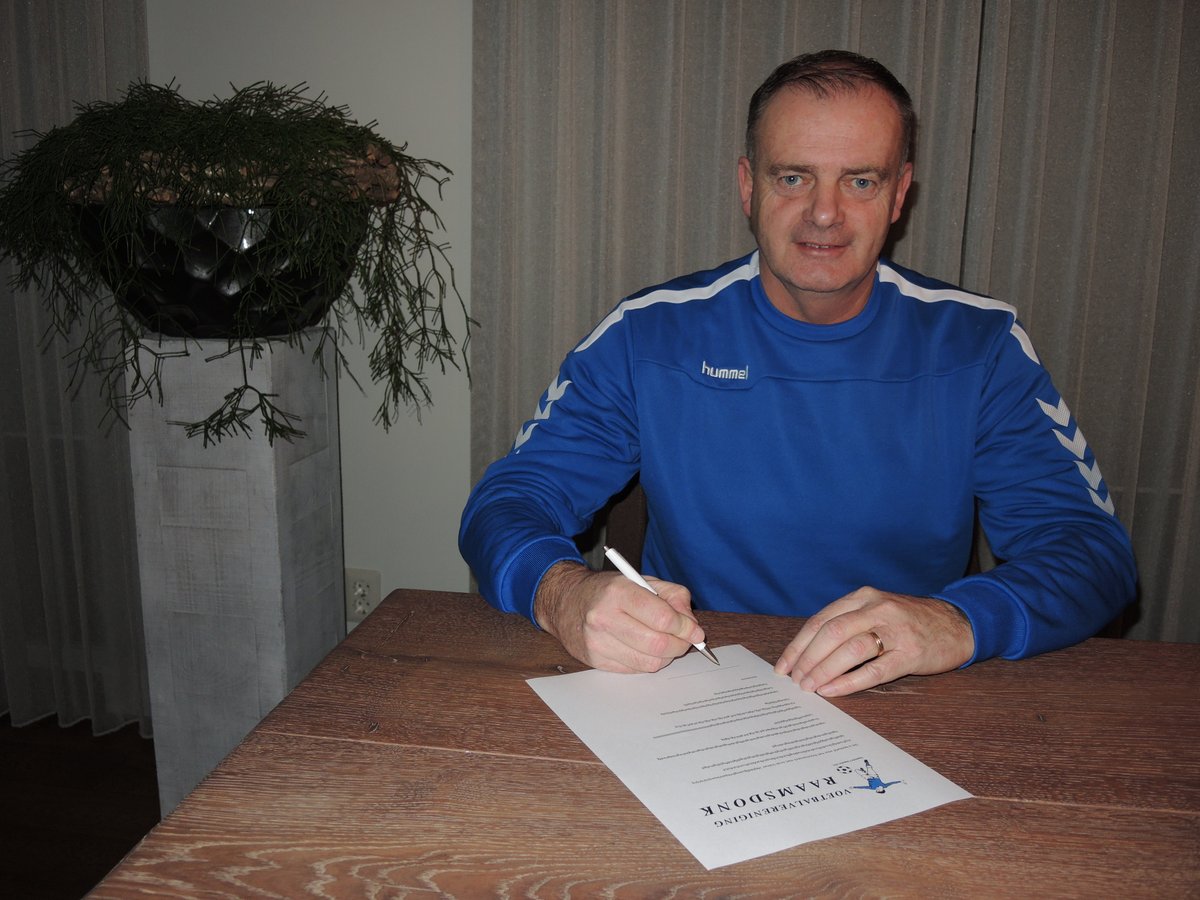 Hoofdtrainer Louis Roovers heeft zijn contract met v.v. Raamsdonk met een jaar verlengd en staat komend seizoen voor het 6e jaar voor de groep.