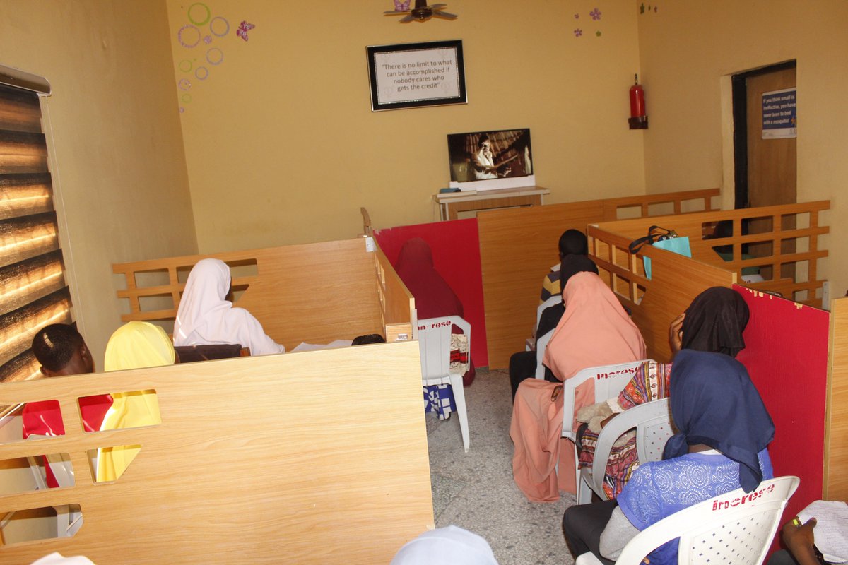 Increse_Nig's tweet photo. Over the years, Hajara Usman Girls Leadership has provided life competence skills and comprehensive sexuality education to adolescents and young people in Niger State. 
Over 3000 peer educators have graduated from it.
#Happynewyear2024 
#EndChildMarriage
#CSE https://t.co/auqeEIBIeT