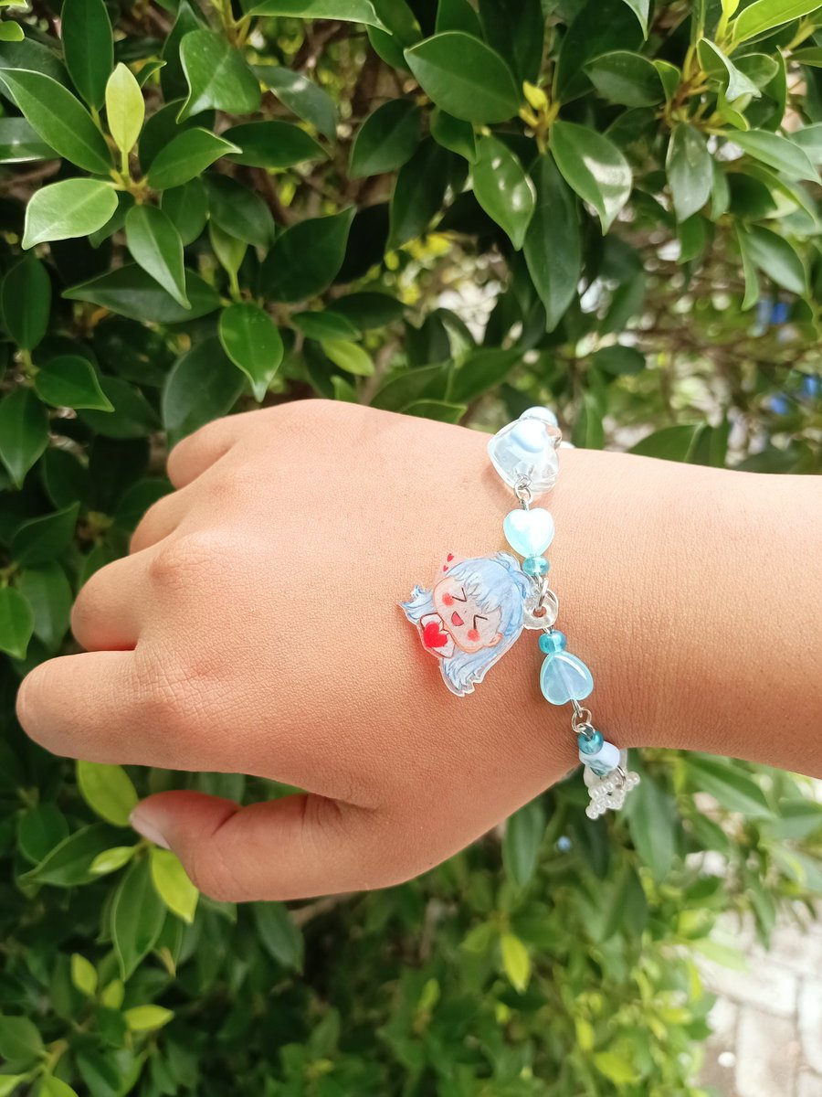 OviVtuber's tweet photo. Aaa random banget bikin handmade gelang @kobokanaeru , buat yang mo custom kharakternya bisa banget kok. Harga mulai 15k, (tergantung manik-manik dan kesusahan kharakter).

:"( btw aku sebenernya ga bocil cuma emang tanganku kek bocil. https://t.co/EOzv4kiXsG