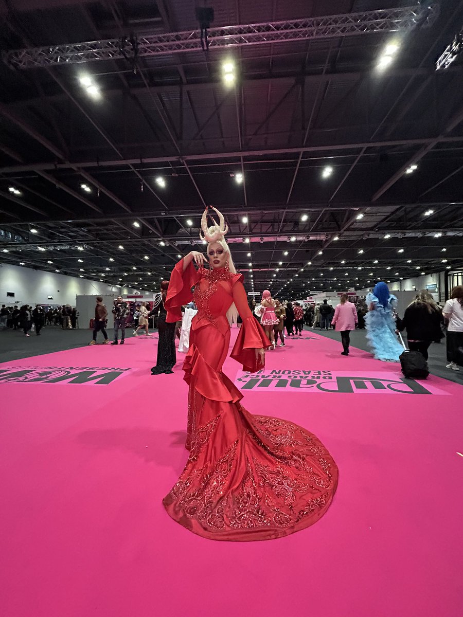 Todo al rojo 🩸at #dragconuk