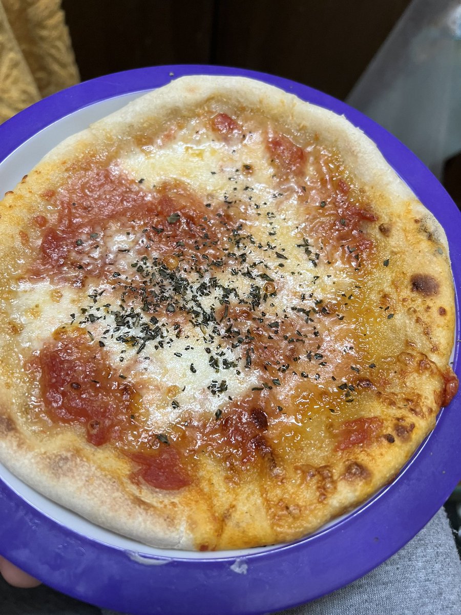spec_trick's tweet photo. 失敗
サイゼの10分の1みたいな奴出来た。
敗因はイースト不足の発酵不足と思われ。 https://t.co/rthWBmZviA