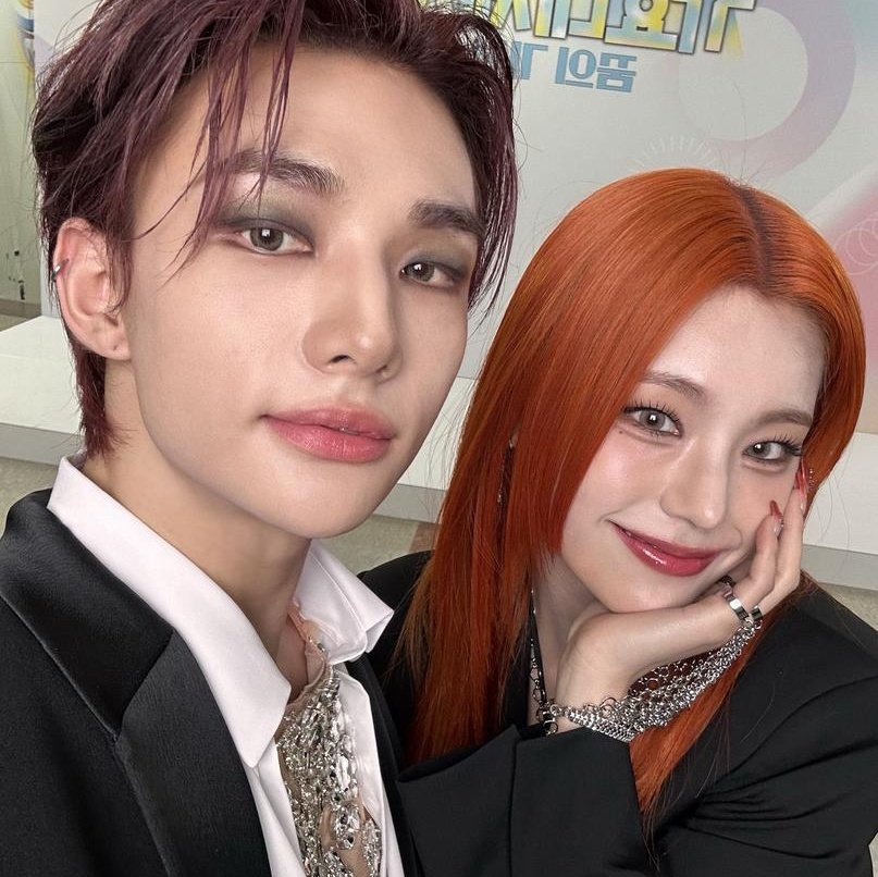 jahe-yaya yang udah bestiean 10 tahun tp baru ketauan

— hyunjin few tweets au ft. yeji #emerquelle #2hwang